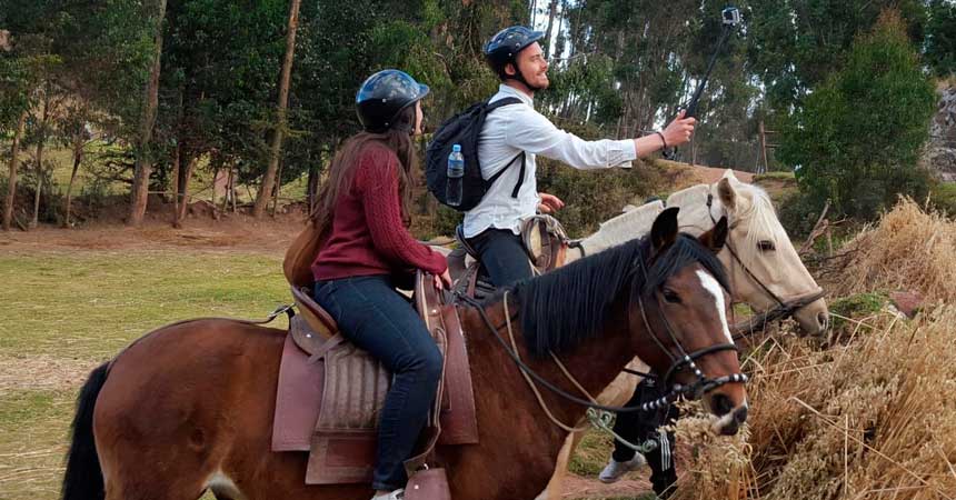 Horseback riding in Sacsayhuman — photo 2